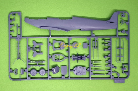 MODEL samolotu Spitfire Mk.IX personelem 1:48 , mata samogojąca do cięcia A3, klej, farba akrylowa modelarska, pędzle, cążki ... MODEL samolotu Spitfire Mk.IX personelem 1:48 , mata samogojąca do cięcia A3, klej, farba akrylowa modelarska, pędzle, cążki ...