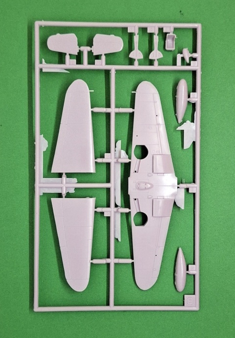 Model samolotu Messerschmitt Bf 109 G-10 Zestaw: farby, lakier, podkład Model samolotu Messerschmitt Bf 109 G-10 Zestaw: farby, lakier, podkład