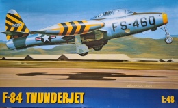 MODEL amerykańskiego samolotu myśliwsko-bombowego F-84 THUNDERJET Gomix Skla 1:48