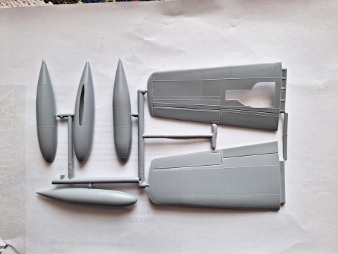 MODEL amerykańskiego samolotu myśliwsko-bombowego F-84 THUNDERJET Gomix Skla 1:48 MODEL amerykańskiego samolotu myśliwsko-bombowego F-84 THUNDERJET Gomix Skla 1:48