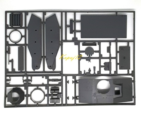 MODEL czołgu z wyrzytnią rakiet KATIUSZA BM-8-24 Plast Skala 1:35 MODEL czołgu z wyrzytnią rakiet KATIUSZA BM-8-24 Plast Skala 1:35