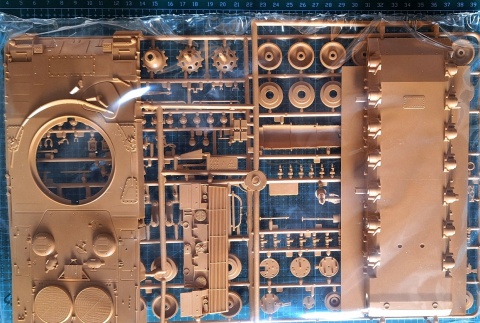 MODEL plastikowy czołg do sklejania LEOPARD 2A4 Polskie Siły Zbrojne Skala 1:35 + klej, farby... MODEL plastikowy czołg do sklejania LEOPARD 2A4 Polskie Siły Zbrojne Skala 1:35 + klej, farby...