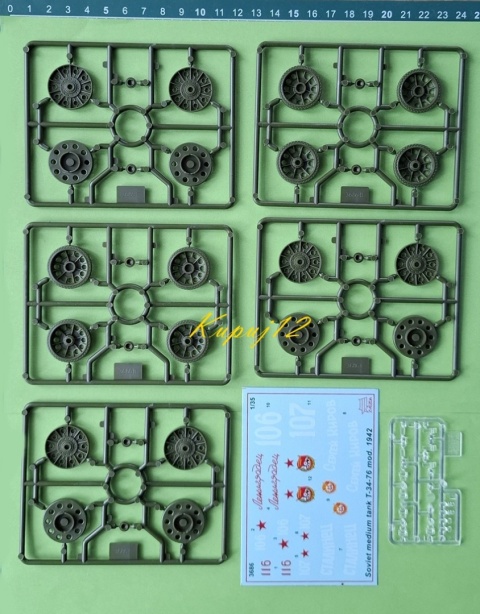 Model radzieckiego czołgu T-34/76 model 1942 Zvezda skala 1:35_3686