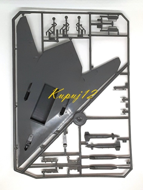 PLASTIKOWY model samolotu F-117A Nighthawk Operacja Pustynna Burza Areo Skala 1:72 PLASTIKOWY model samolotu F-117A Nighthawk Operacja Pustynna Burza Areo Skala 1:72