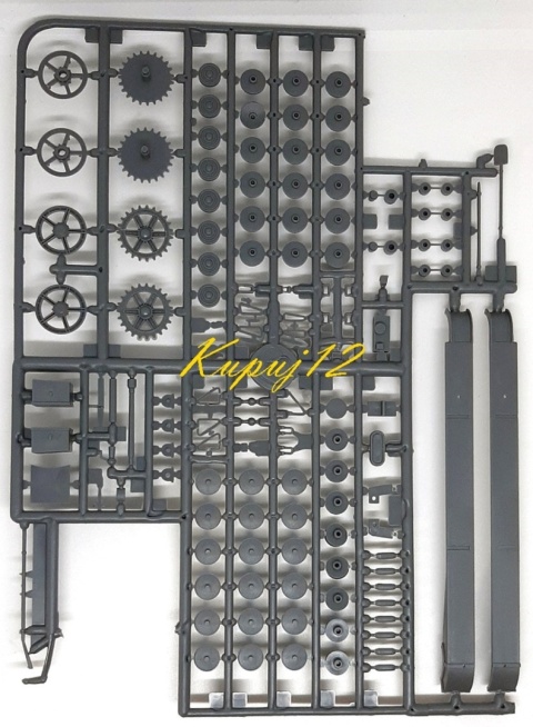 MODEL plastikowy radziecki lekki czołg T-26(r) Mirage skala 1:35 MODEL plastikowy radziecki lekki czołg T-26(r) Mirage skala 1:35