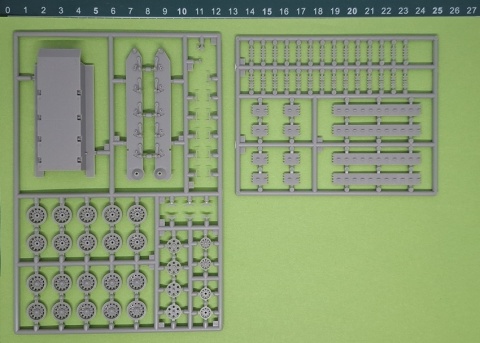 Model śedniego radzieckiego czołgu T-34-85 Academy skala 1:72 13421