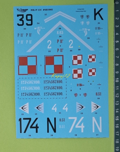 Model plastikowego samolotu do sklejania PZL P-11c z bombami Mirage skala 1:48