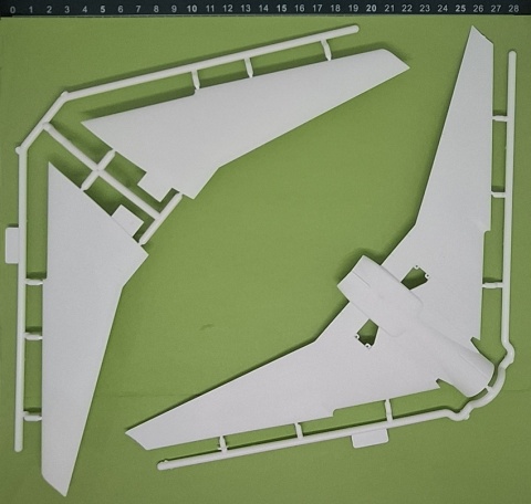 Ił-62M duży plastikowy model samolotu pasażerskiego PLL Lot Mistercraft skala 1:144