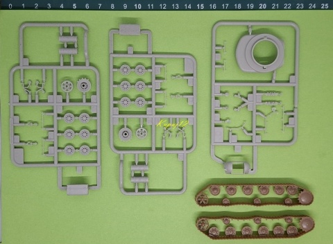 Plastikowy model radzieckiego ciężkiego czołgu KV-85 Trumpter Skala 1:72 07127