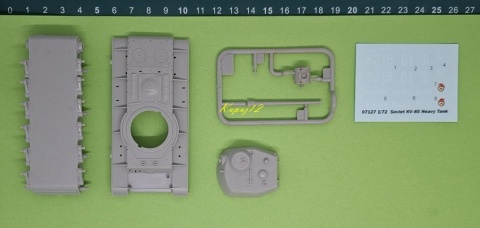 Plastikowy model radzieckiego ciężkiego czołgu KV-85 Trumpter Skala 1:72 07127