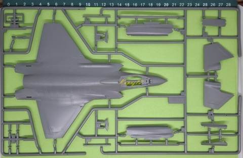 Plastikowy model samolotu F-35A Husarz Polskie Siły Zbrojne Hobby 2000 Skala 1:72 72084