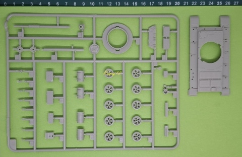 Plastikowy model radzieckiego czołgu T-62 BDD Mod 1984 Trumpter Skala 1:72