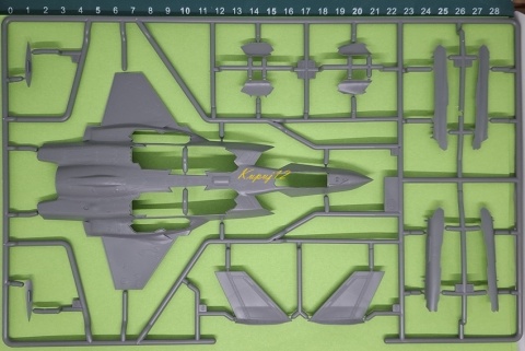 Plastikowy model samolotu F-35A Husarz Polskie Siły Zbrojne Hobby 2000 Skala 1:72 72084