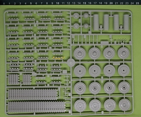 Czołg model Sturmmorser Tiger moździerz rakietowy 38cm Italeri Skala 1:35_6573