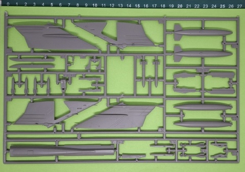 Model plastikowy samolot zestaw modelarski Su-22M-4R MisterCraft skala 1:72