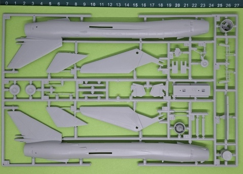 Model plastikowy samolot zestaw modelarski Su-22M-4R MisterCraft skala 1:72