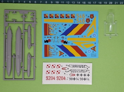 Model plastikowy samolot zestaw modelarski Su-22M-4R MisterCraft skala 1:72