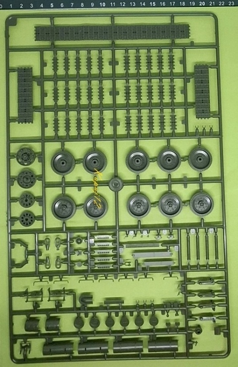 Model do sklejania czołgu T34/85 RUDY 102 +podkład, lakier, pędzle, farby +