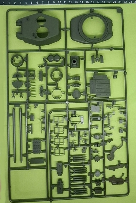 Model do sklejania czołgu T34/85 RUDY 102 +podkład, lakier, pędzle, farby +