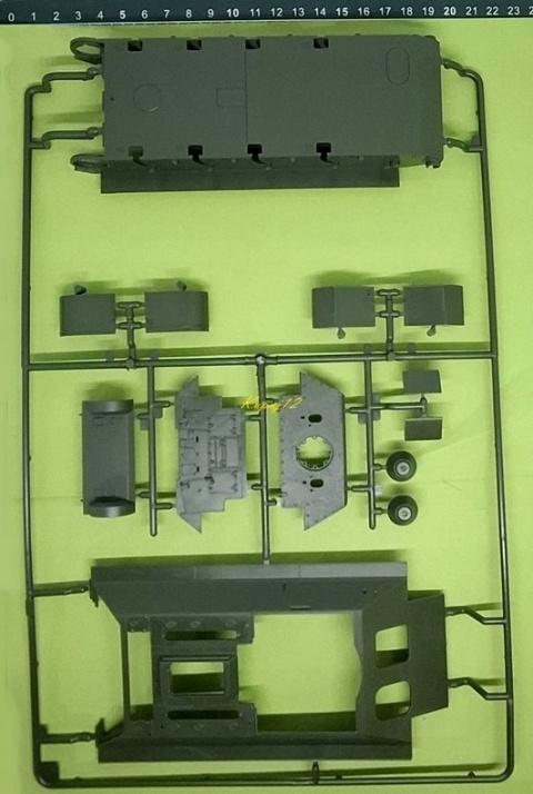 Model do sklejania czołgu T34/85 RUDY 102 +podkład, lakier, pędzle, farby +