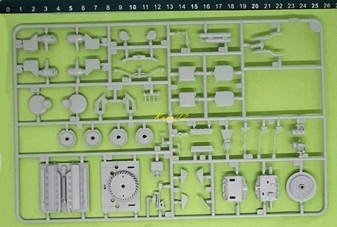 Model do sklejania czołgu T34/85 RUDY 102 +podkład, lakier, pędzle, farby +