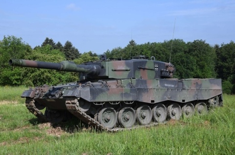 Plastikowy model czołgu Niemiecka Armia Leopard 2A4 Academy Skala 1:72 13428