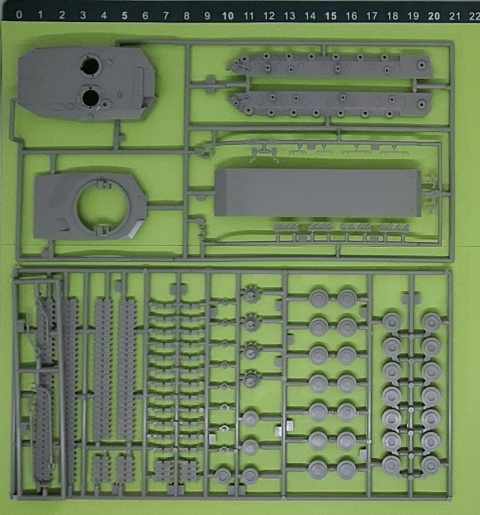 Plastikowy model czołgu Niemiecka Armia Leopard 2A4 Academy Skala 1:72 13428