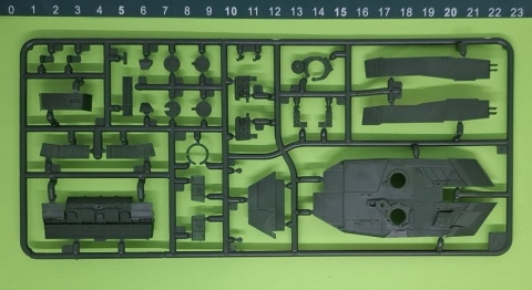 Plastikowy model czołgu Niemiecka Armia Leopard 2A46/A6M Revell Skala 1:72 03180